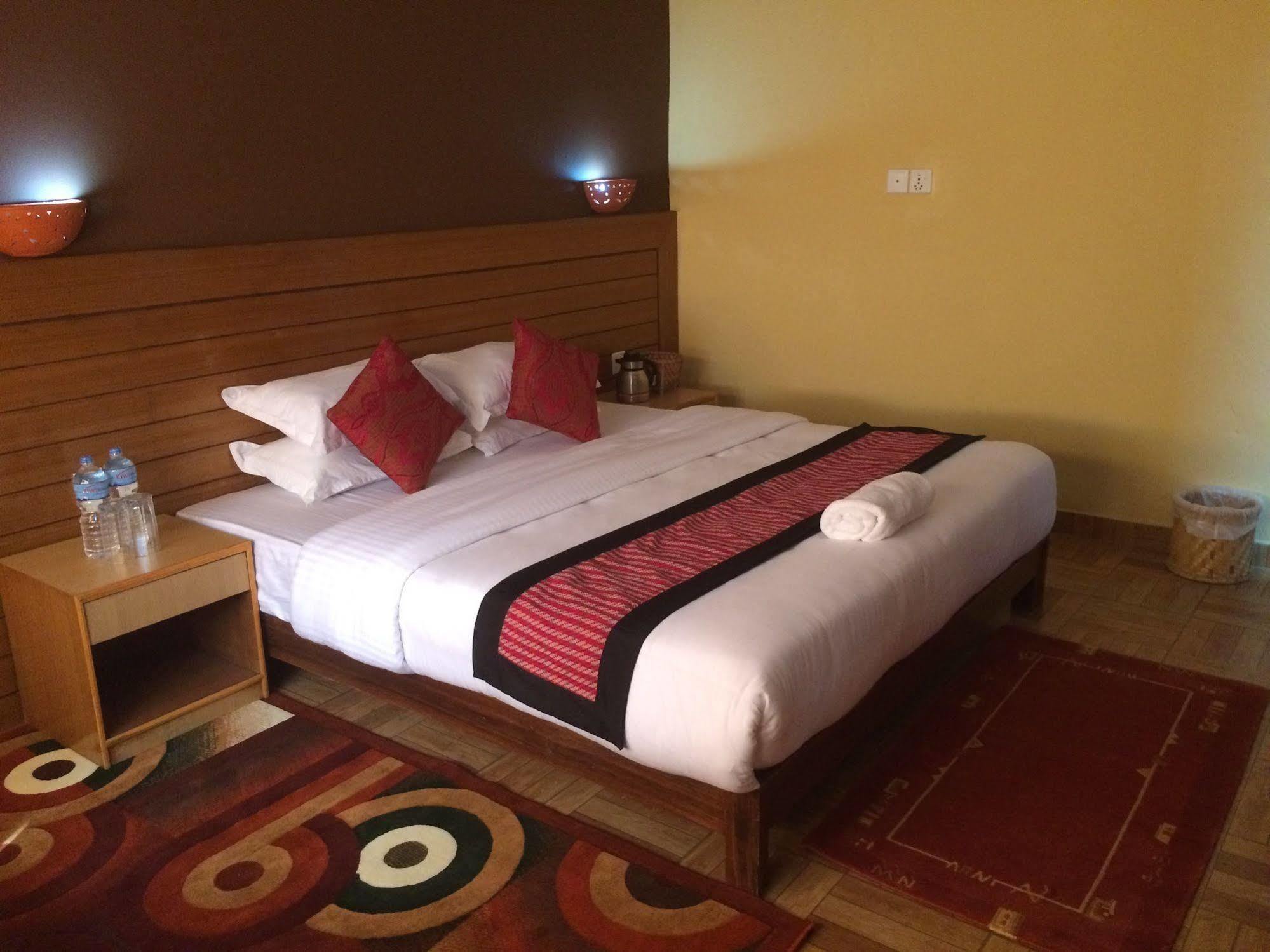 Hotel Tourist Residency Pokhara Zewnętrze zdjęcie